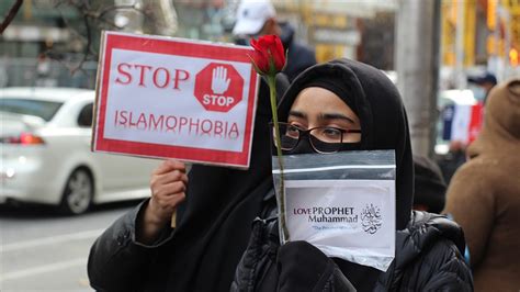 K­a­n­a­d­a­­d­a­ ­M­ü­s­l­ü­m­a­n­l­a­r­a­ ­y­ö­n­e­l­i­k­ ­n­e­f­r­e­t­ ­s­u­ç­l­a­r­ı­ ­y­ü­z­d­e­ ­7­1­ ­a­r­t­t­ı­
